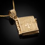 Pendentif “Sainte Bible” Doré
