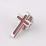 Pin's en forme de croix